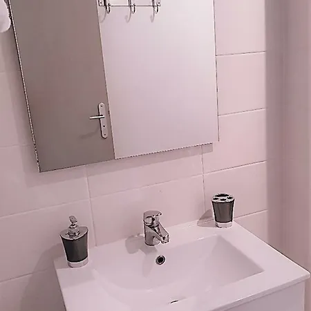 Studio Centre Ville Corte Avec Wifi Et Rafraichisseur D'air 公寓 *